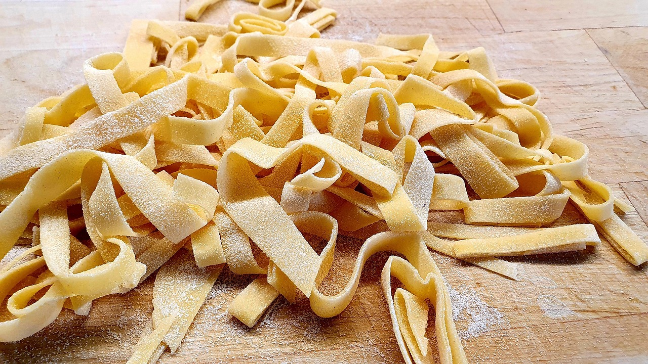 entdecken sie, wie sie leckere, hausgemachte pasta ganz einfach selbst zubereiten können. schritt-für-schritt-anleitung, tipps und rezepte für authentischen pasta-genuss wie in italien.