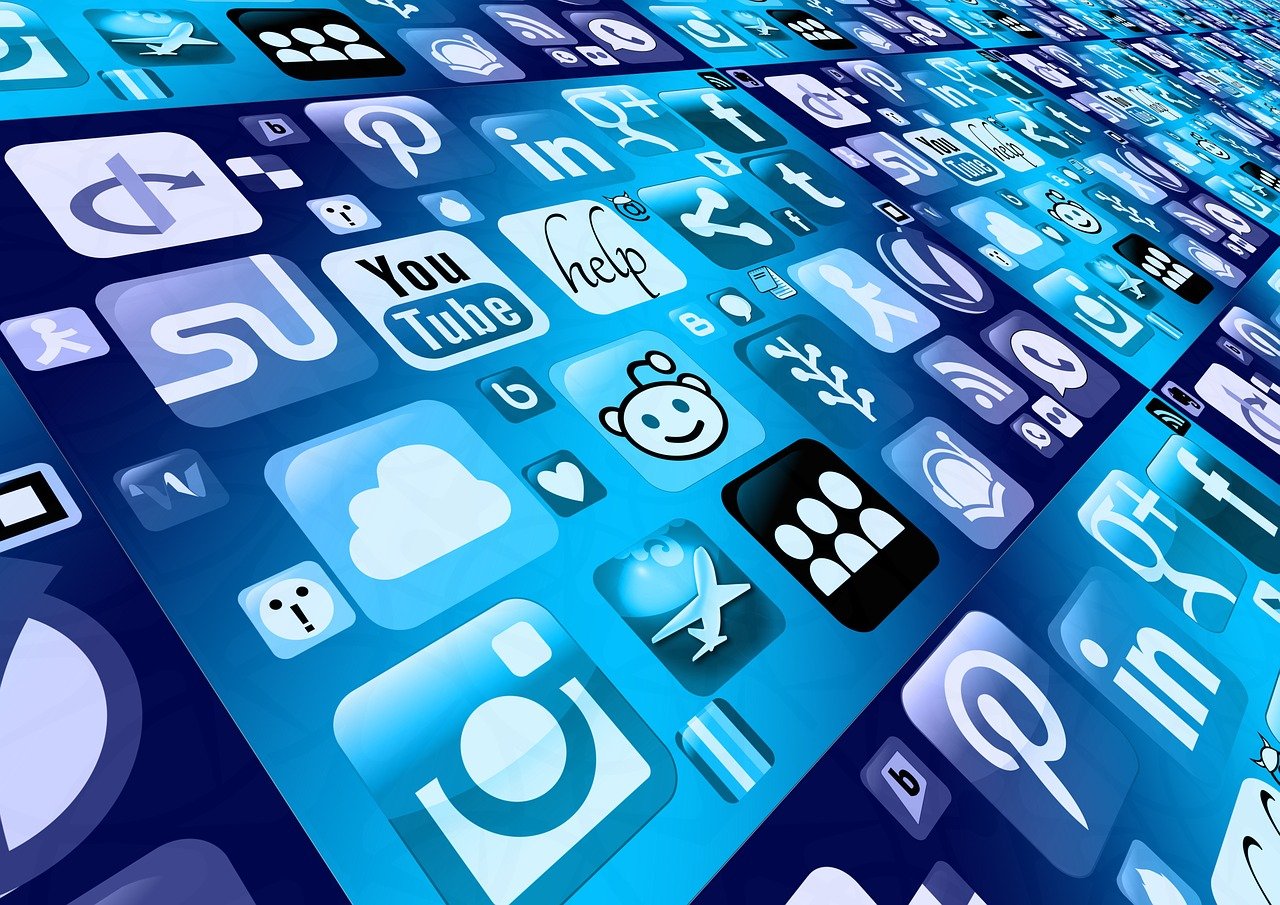 entdecken sie, wie social media algorithmen funktionieren, welche faktoren ihre reichweite beeinflussen und wie sie ihre inhalte optimal für plattformen wie facebook, instagram oder tiktok anpassen können.